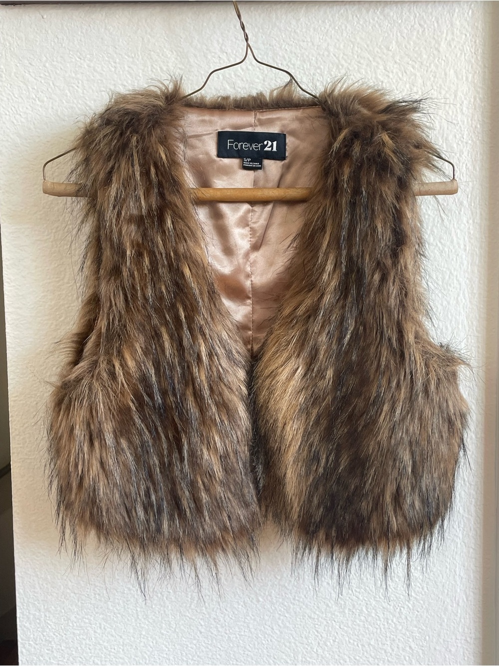 Forever 21 Women’s/Girls Brown Faux Fur Vest with Multitone Fur small